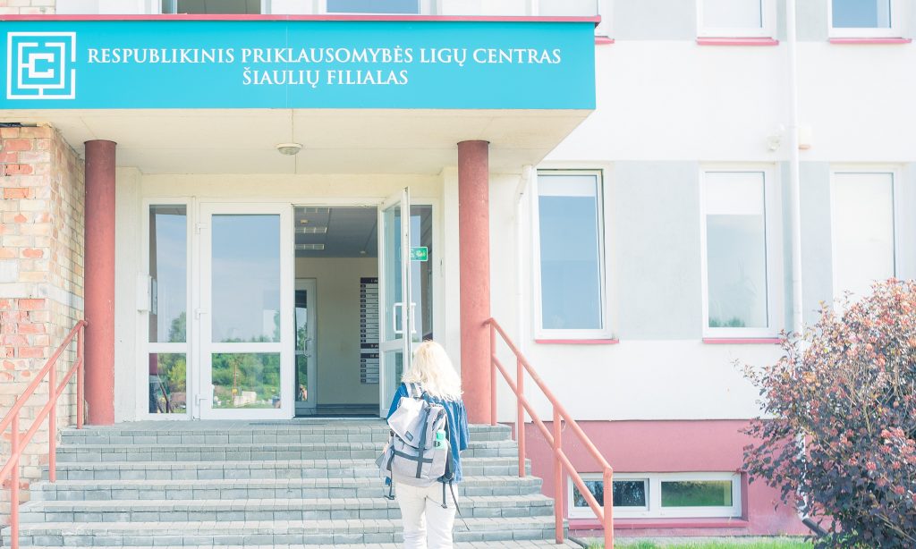 Alkoholio priklausomybės gydymas: ką rinktis? Nemokamai konsultuos Šiauliuose